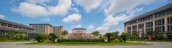 學(xué)校東門全景_副本.jpg